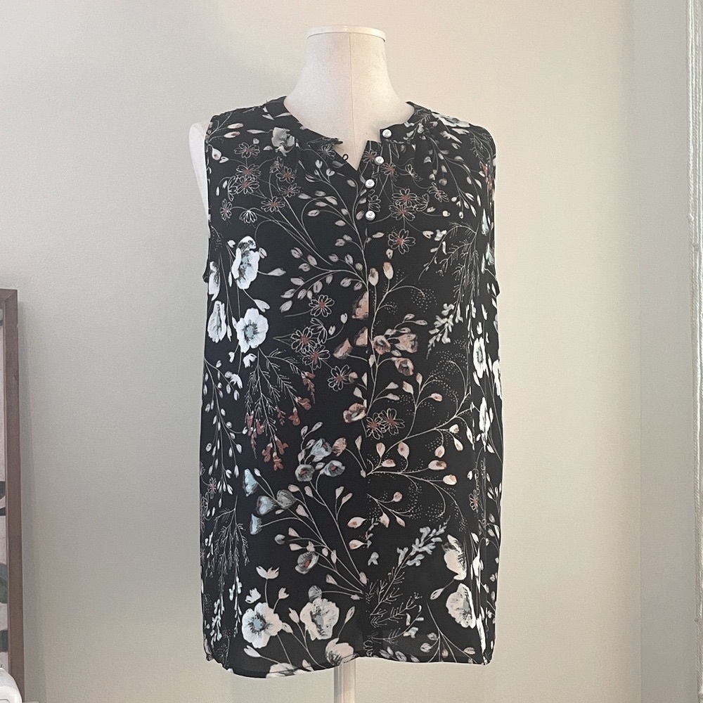 Loft Outlet Floral Sleeveless Black Top Like New | Size M